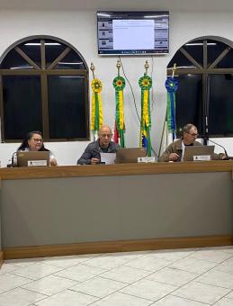 Vereadores realizam sessão extraordinária para discutir projeto de lei em regime de urgência