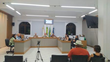 Projetos de infraestrutura urbana e dotações para educação são discutidos no Legislativo