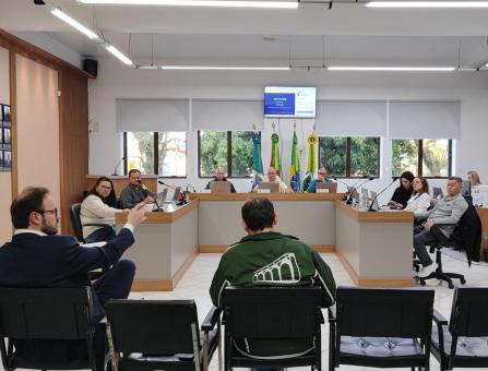 Representantes do Executivo detalham projetos de lei na Câmara